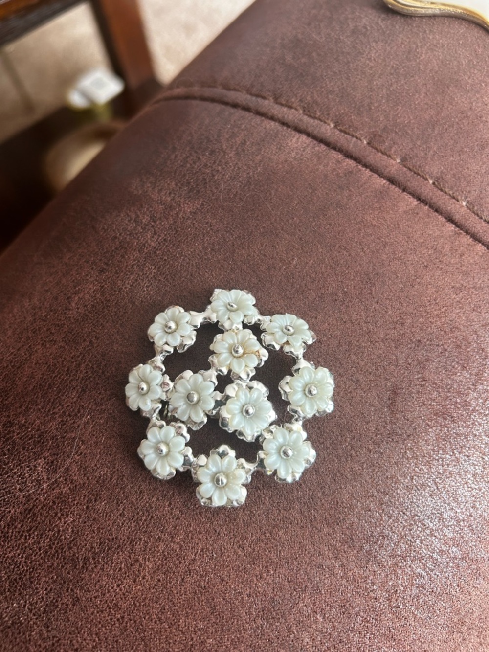 Delicate White Floral Cluster Brooch with Pearlescent Centers - Women Jewelry
